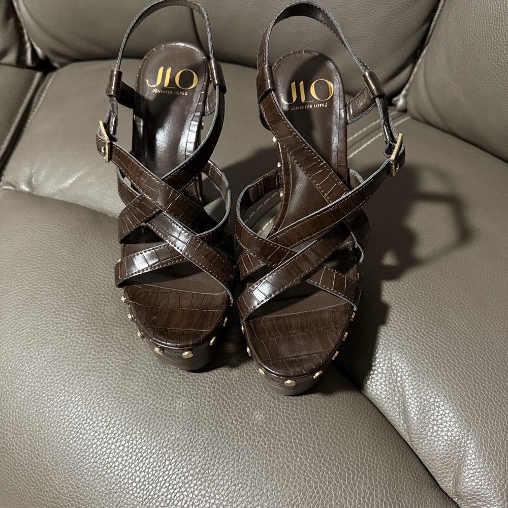 JLO Crocodile Embossed Strappy Platform Sandals - Picture 2 of 7